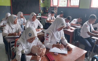 SMPN 2 Pandaan Gelar Lomba Menulis Surat untuk Kartini dalam Peringatan Hari Kartini